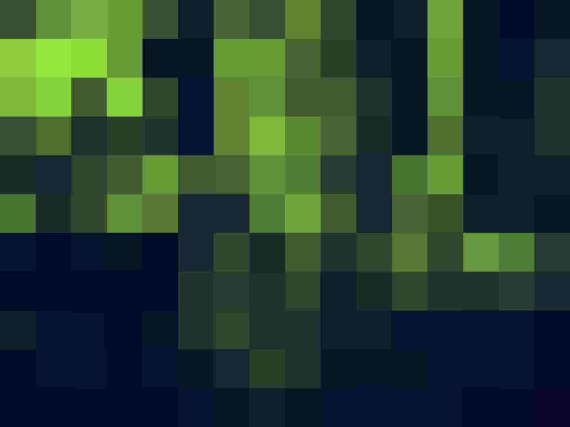 Grüne Brille reflektiert digitale Daten auf Monitoren im Hintergrund.