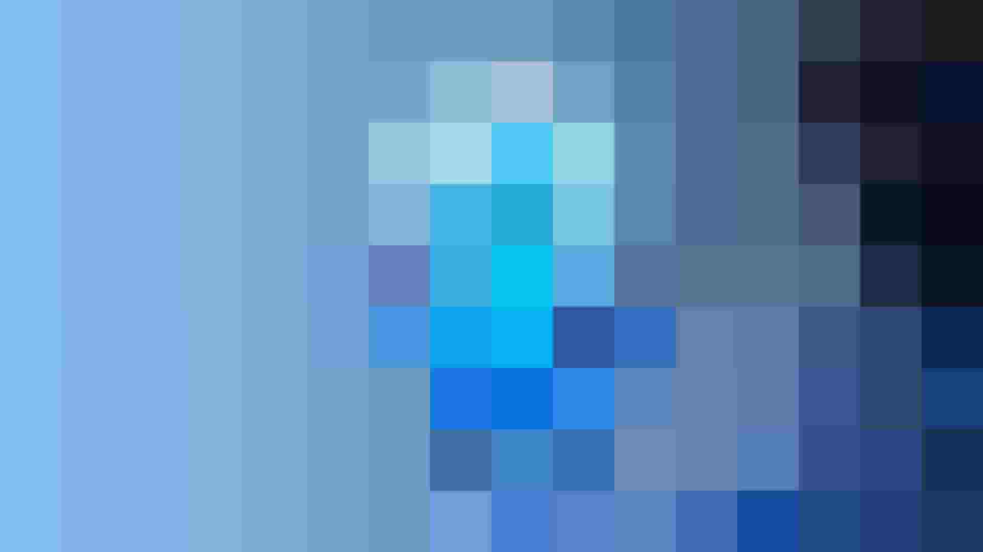 Hand berührt ein digitales Sicherheitssymbol vor Codes in blauer Farbgebung.