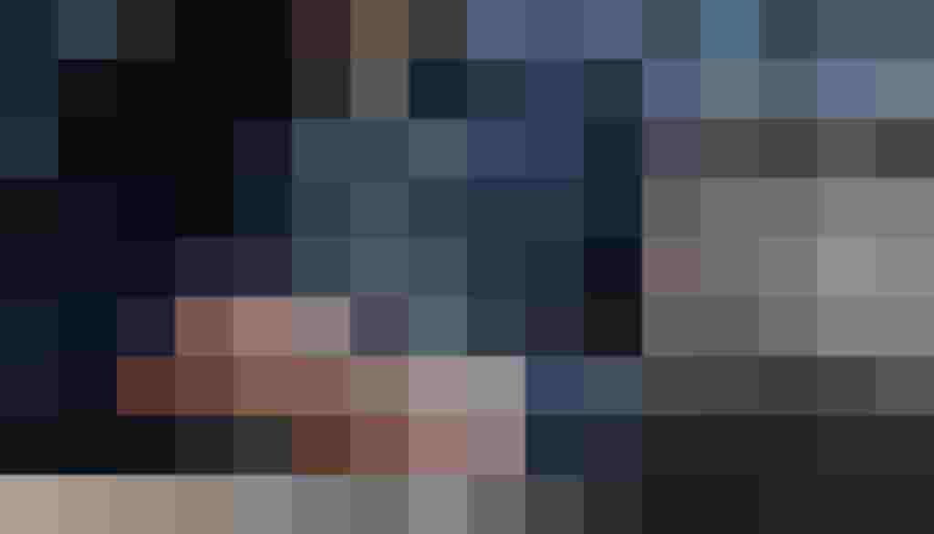 Person nutzt Smartphone mit AI Search Symbol
