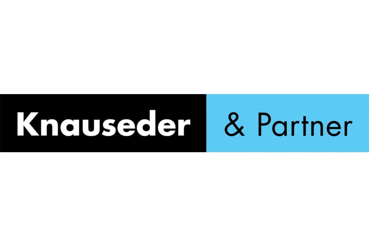 Logo von Knauseder & Partner auf schwarzem und blauem Hintergrund, modern und professionell.