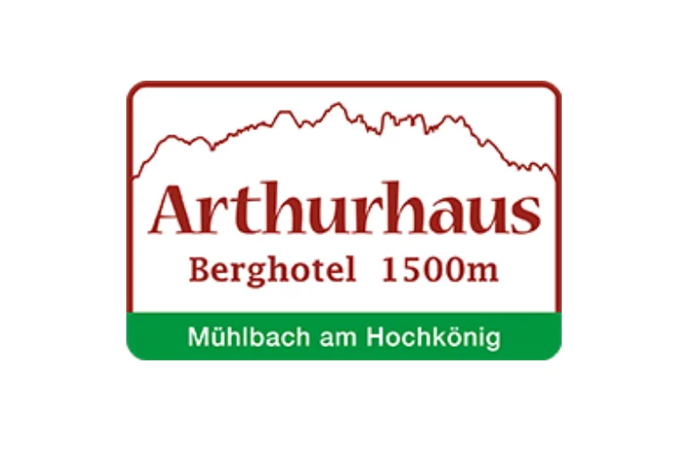 Bild des Arthurhauses mit Alpenkulisse, kreativ präsentiert von pinzweb Werbeagentur Salzburg